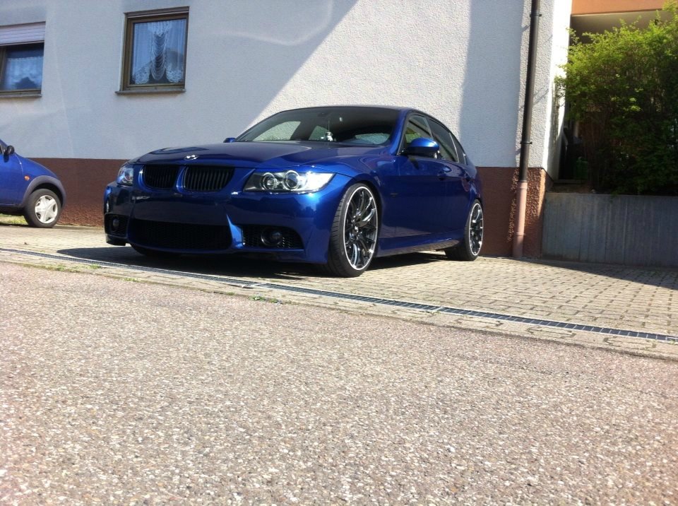 BMW E90 330i Le Mans Blau - 3er BMW - E90 / E91 / E92 / E93