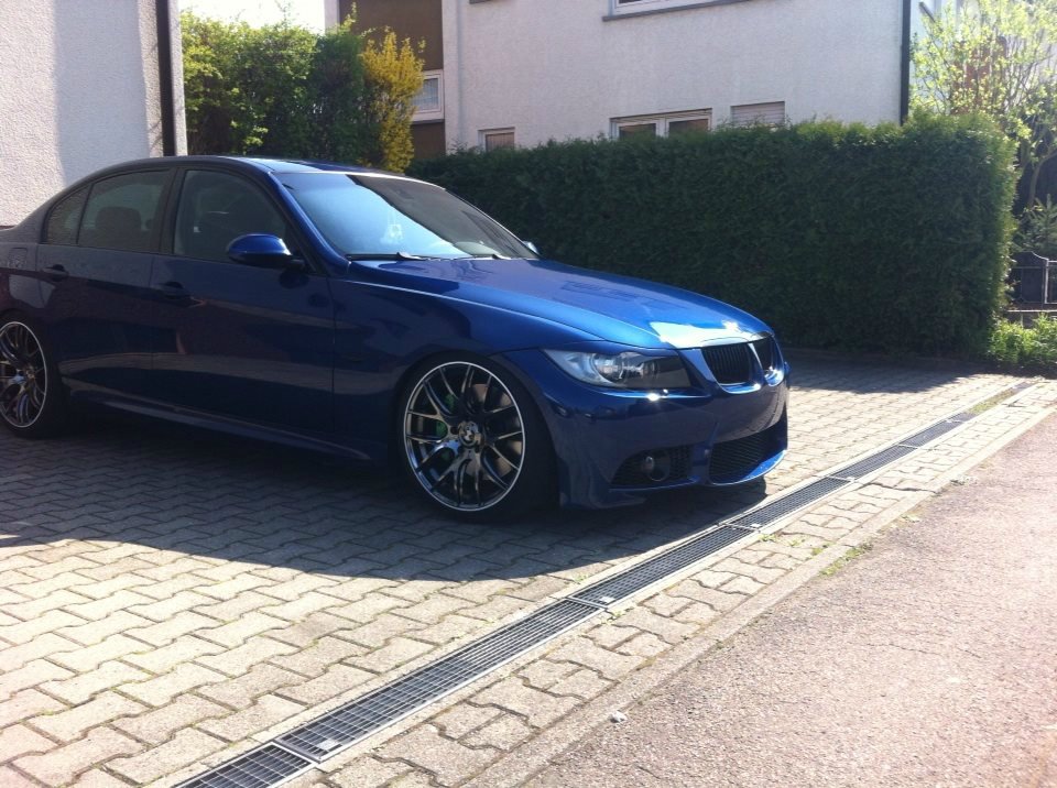 BMW E90 330i Le Mans Blau - 3er BMW - E90 / E91 / E92 / E93