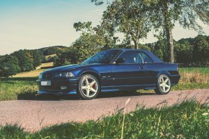 BMW 320i Cabrio orientblau - 3er BMW - E36