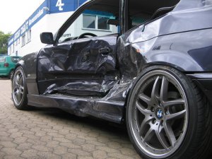 Asphaltbilder / Totalschaden ! - 3er BMW - E36