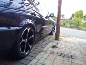 Oxigin 13 Panther Felge in 8x18 ET 35 mit Nokian Reifen  Reifen in 225/40/18 montiert hinten mit 10 mm Spurplatten Hier auf einem 3er BMW E46 325i (Limousine) Details zum Fahrzeug / Besitzer