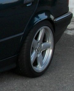 RH Felgen X-Rad Felge in 8x17 ET 10 mit Sportiva Z45 Reifen in 215/45/17 montiert hinten mit folgenden Nacharbeiten am Radlauf: gebrdelt und gezogen Hier auf einem 3er BMW E36 316i (Touring) Details zum Fahrzeug / Besitzer