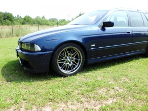 BMW M5 Felge in 8x18 ET 20 mit Dunlop  Reifen in 245/40/18 montiert vorn Hier auf einem 5er BMW E39 528i (Touring) Details zum Fahrzeug / Besitzer