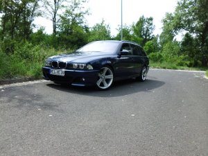 BMW Styling 128 Felge in 8.5x19 ET 18 mit Continental  Reifen in 245/35/19 montiert vorn mit 15 mm Spurplatten Hier auf einem 5er BMW E39 528i (Touring) Details zum Fahrzeug / Besitzer