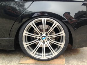 BMW Doppelspeiche M220 Felge in 8.5x19 ET 29 mit Continental Sport Contact 5P Reifen in 255/30/19 montiert hinten Hier auf einem 3er BMW E91 335i (Touring) Details zum Fahrzeug / Besitzer