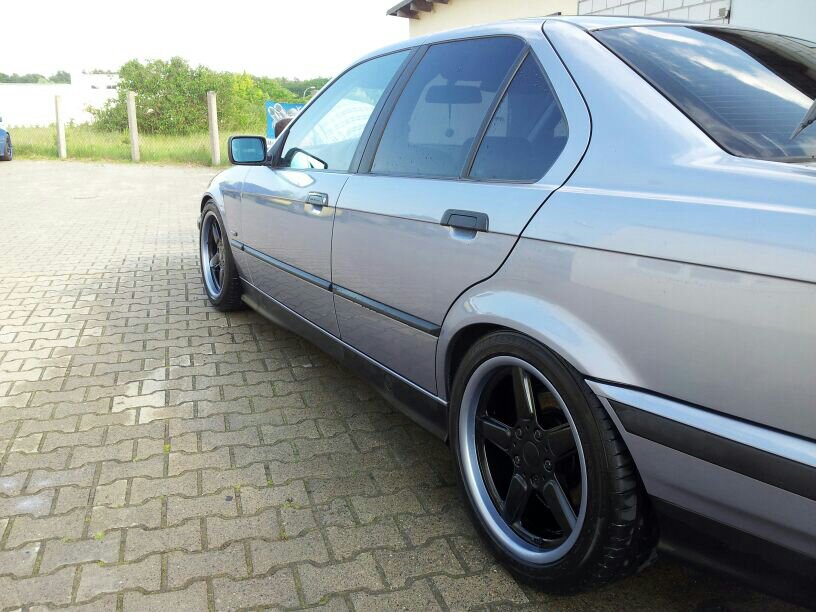 Samoablau Metallic 320iA - 3er BMW - E36