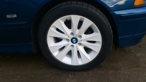 BMW design 116 Felge in 7.5x17 ET 20 mit kumho ECSTA LE Sport KU39XL Reifen in 225/50/17 montiert vorn mit 15 mm Spurplatten Hier auf einem 5er BMW E39 520i (Limousine) Details zum Fahrzeug / Besitzer