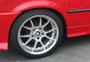Keskin  Felge in 9x17 ET 35 mit Toyo  Reifen in 235/40/17 montiert hinten Hier auf einem 3er BMW E36 316i (Compact) Details zum Fahrzeug / Besitzer