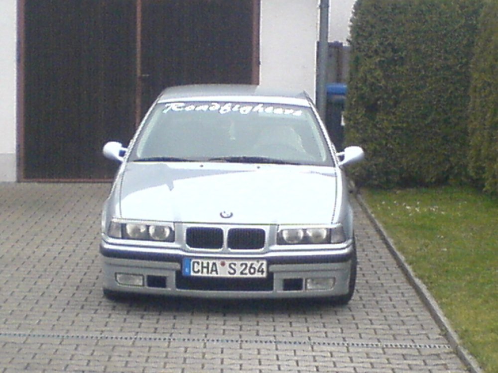 Arktissilberne Limousine - 3er BMW - E36