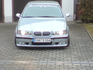 Arktissilberne Limousine - 3er BMW - E36