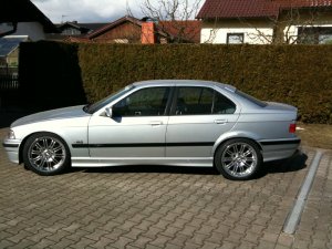 Arktissilberne Limousine - 3er BMW - E36