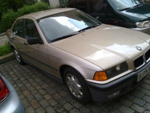 316i in Kaschmirbeige-Metallic jetzt wei - 3er BMW - E36