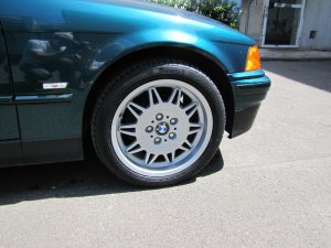 BMW Styling 22 Felge in 7.5x17 ET 41 mit Continental (Barum) Reifen in 225/45/17 montiert vorn mit 5 mm Spurplatten Hier auf einem 3er BMW E36 318i (Limousine) Details zum Fahrzeug / Besitzer