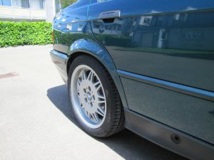 BMW Styling 22 Felge in 7.5x17 ET 41 mit Continental (Barum) Reifen in 225/45/17 montiert hinten mit 5 mm Spurplatten Hier auf einem 3er BMW E36 318i (Limousine) Details zum Fahrzeug / Besitzer