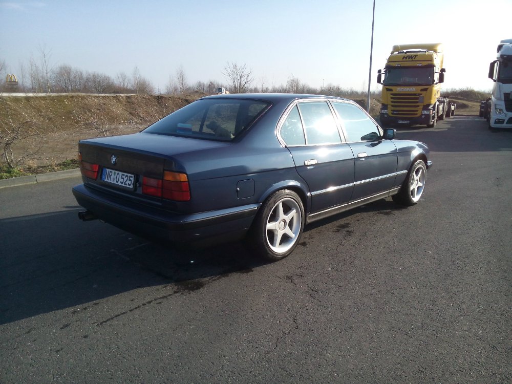 525i 24V  "Lazurblue-Dark-Beauty" - 5er BMW - E34