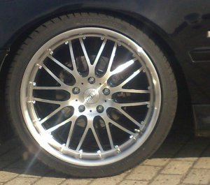 Dotz Mugello Felge in 8.5x19 ET 15 mit Hankook Ventus S1 Evo Reifen in 245/35/19 montiert vorn Hier auf einem 5er BMW E39 520i (Limousine) Details zum Fahrzeug / Besitzer