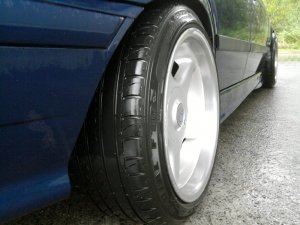 BMW 323i Limousine - 3er BMW - E36