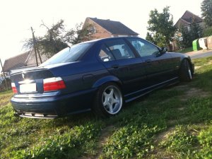 BMW 323i Limousine - 3er BMW - E36