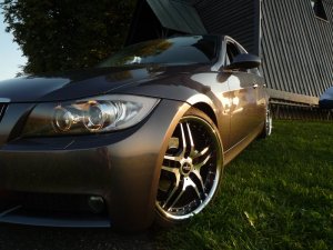 BMW 325i E90 - 3er BMW - E90 / E91 / E92 / E93 BMW 325i E90 - 3er BMW - E90 / E91 / E92 / E93