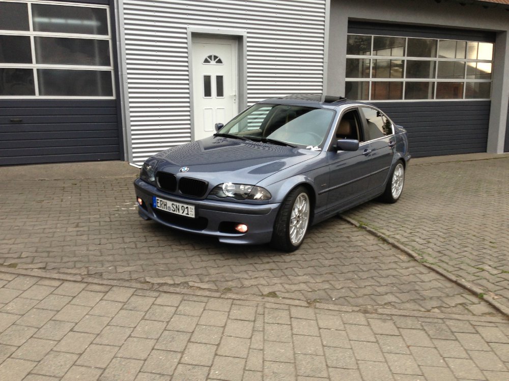 Stahlblaue Performance Limo - 3er BMW - E46