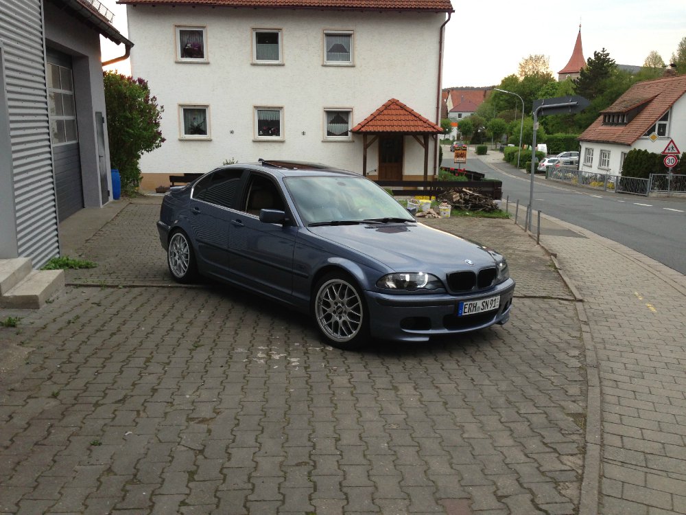 Stahlblaue Performance Limo - 3er BMW - E46