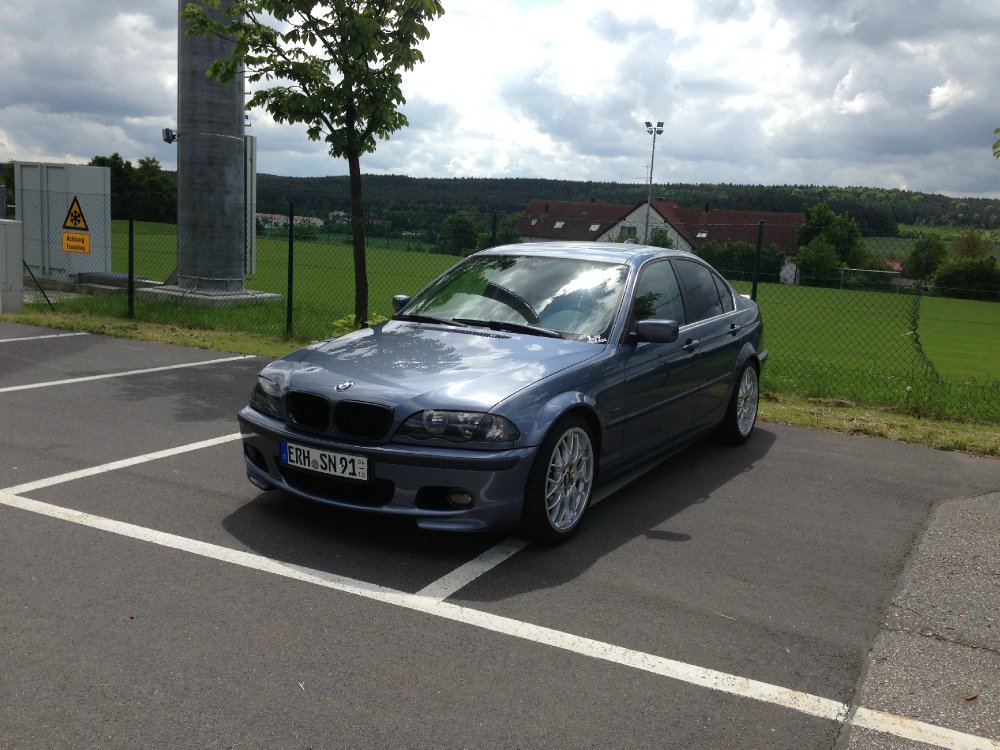 Stahlblaue Performance Limo - 3er BMW - E46