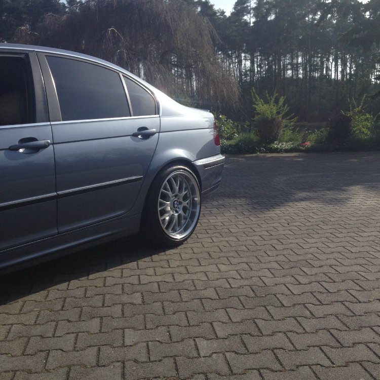 Stahlblaue Performance Limo - 3er BMW - E46