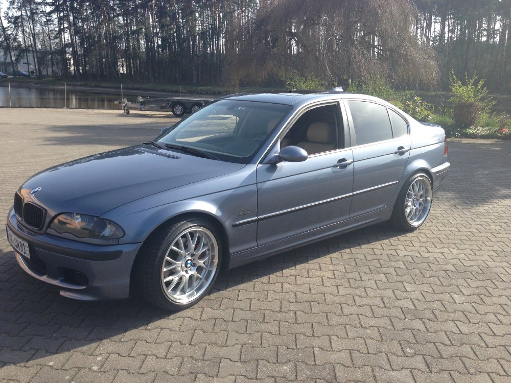 Stahlblaue Performance Limo - 3er BMW - E46