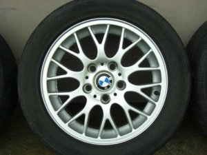 BMW Kreuzspeiche Styling 42 Felge in 7x16 ET 46 mit Continental Conti Sport Contact Reifen in 225/50/16 montiert vorn Hier auf einem 3er BMW E36 318i (Limousine) Details zum Fahrzeug / Besitzer
