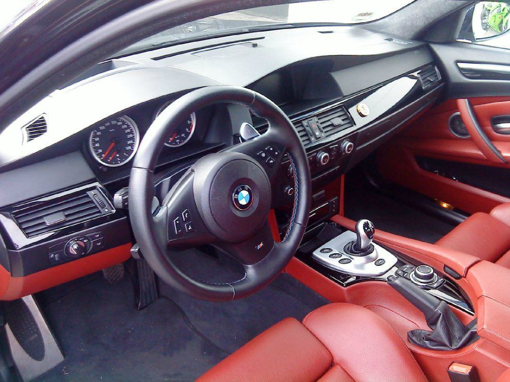 BMW M5 carbonschwarz - 5er BMW - E60 / E61