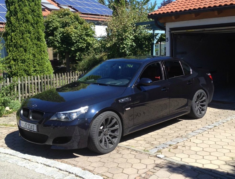 BMW M5 carbonschwarz - 5er BMW - E60 / E61