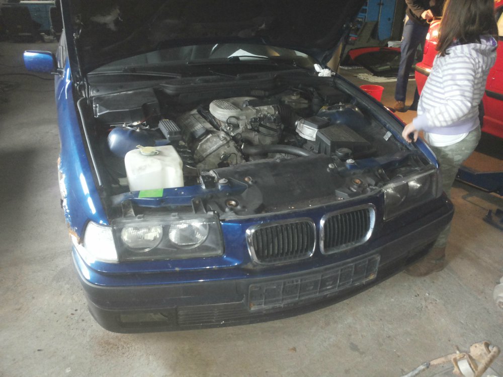Avusblauer Wiederaufbau - 3er BMW - E36