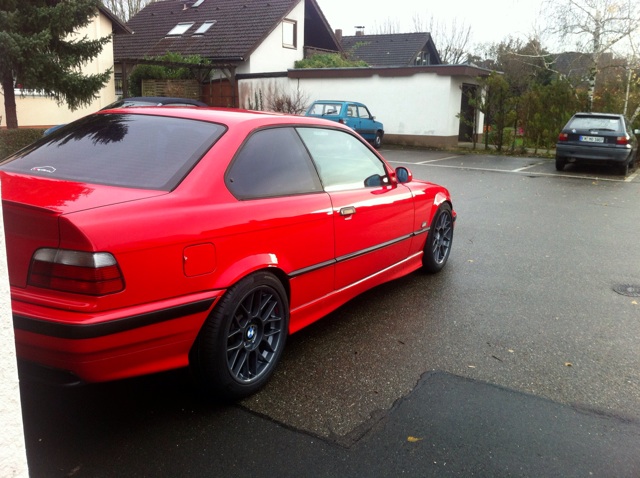 rotes Feuerwerk - 3er BMW - E36