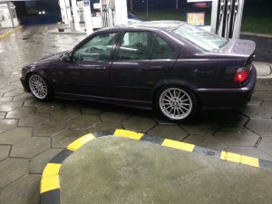 320i Limo, Daytona Violett auf O.Z Mito - 3er BMW - E36