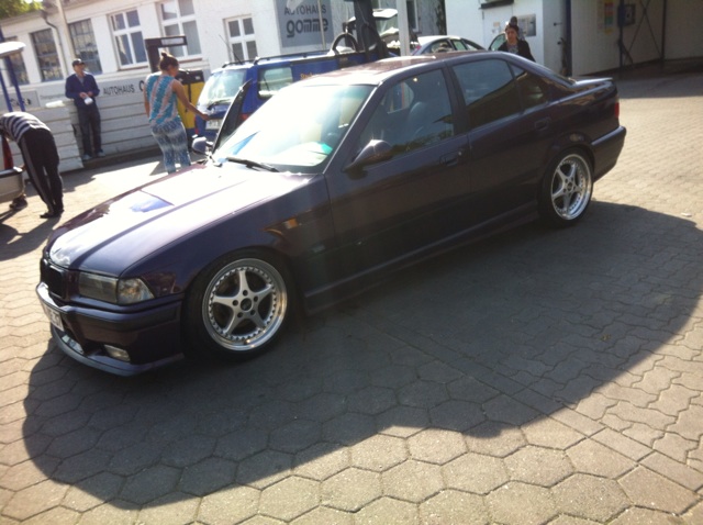 320i Limo, Daytona Violett auf O.Z Mito - 3er BMW - E36