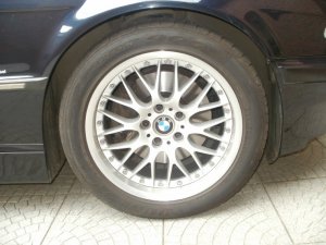 BMW Kreuzspeiche Styling 42 Felge in 8x18 ET 13 mit Dunlop sport Reifen in 235/50/18 montiert vorn Hier auf einem 7er BMW E38 740d (Limousine) Details zum Fahrzeug / Besitzer