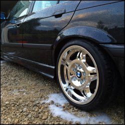 BMW Styling 24 Felge in 8.5x17 ET 41 mit Toyo Proxes Reifen in 215/40/17 montiert hinten mit 20 mm Spurplatten Hier auf einem 3er BMW E36 320i (Limousine) Details zum Fahrzeug / Besitzer