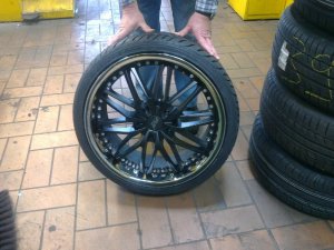 Black & White E90 318i LCI - 3er BMW - E90 / E91 / E92 / E93