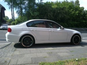 Black & White E90 318i LCI - 3er BMW - E90 / E91 / E92 / E93
