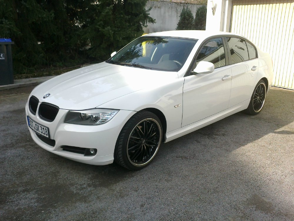 Black & White E90 318i LCI - 3er BMW - E90 / E91 / E92 / E93