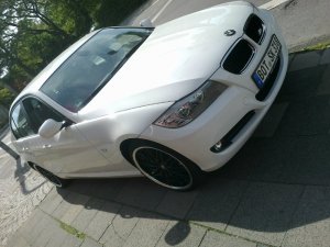 Black & White E90 318i LCI - 3er BMW - E90 / E91 / E92 / E93