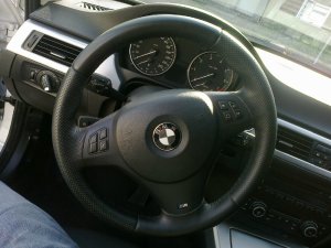 Black & White E90 318i LCI - 3er BMW - E90 / E91 / E92 / E93
