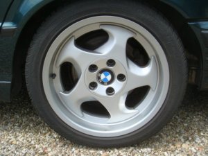 BMW M-Technik Felge in 8x17 ET 20 mit Fulda  Reifen in 235/45/17 montiert vorn Hier auf einem 5er BMW E34 530i (Touring) Details zum Fahrzeug / Besitzer