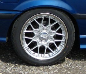 BBS BBS RS 703 Felge in 8x17 ET 40 mit - Eigenbau -  Reifen in 225/50/17 montiert hinten mit 10 mm Spurplatten Hier auf einem 3er BMW E36 328i (Cabrio) Details zum Fahrzeug / Besitzer