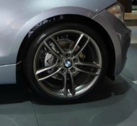 BMW M Doppelspeiche 261 Felge in 7.5x18 ET 49 mit Dunlop SR SP Sport 01 RSC Reifen in 215/40/18 montiert vorn Hier auf einem 1er BMW E87 120d (5-Trer) Details zum Fahrzeug / Besitzer