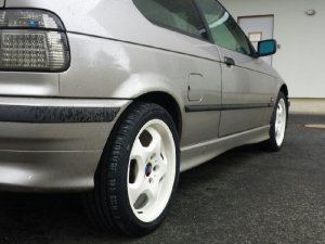 BMW Styling 23 M Felge in 7x17 ET 41 mit Hankook Ventus prime2 Reifen in 215/45/17 montiert hinten mit 25 mm Spurplatten Hier auf einem 3er BMW E36 318ti (Compact) Details zum Fahrzeug / Besitzer
