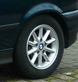 BMW Streamline-Styling (Styl.41) Felge in 7x15 ET 47 mit BMW 85 22 9 407 998 Reifen in 205/60/15 montiert hinten Hier auf einem 3er BMW E36 316i (Compact) Details zum Fahrzeug / Besitzer