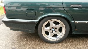 BMW Styling 21 M Felgen Felge in 8x17 ET 35 mit Bridgestone Potenzial 001 Reifen in 235/45/17 montiert hinten Hier auf einem 5er BMW E34 520i (Limousine) Details zum Fahrzeug / Besitzer