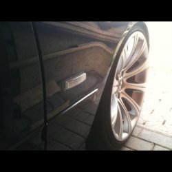 BMW M5 Felge in 8.5x19 ET  mit BMW  Reifen in 235/35/19 montiert vorn mit 5 mm Spurplatten und mit folgenden Nacharbeiten am Radlauf: Kanten gebrdelt Hier auf einem 5er BMW E39 523i (Limousine) Details zum Fahrzeug / Besitzer