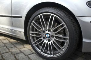 BMW Performance Doppelspeiche 269 Felge in 8x18 ET 47 mit Bridgestone Potenza RE040 Reifen in 225/40/18 montiert vorn Hier auf einem 3er BMW E46 330i (Limousine) Details zum Fahrzeug / Besitzer